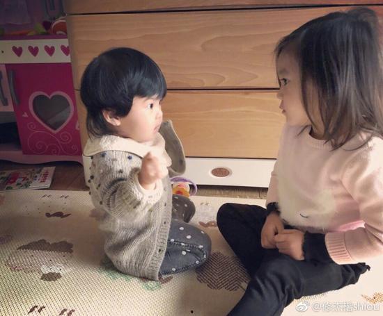 修杰楷晒咘咘视频最新,温馨亲子时光引网友热议